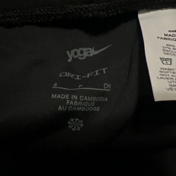 SMALL Nike Yoga Dri-FIT Tight Black Shorts DQ4890-010 Mens - Picture 2 of 7